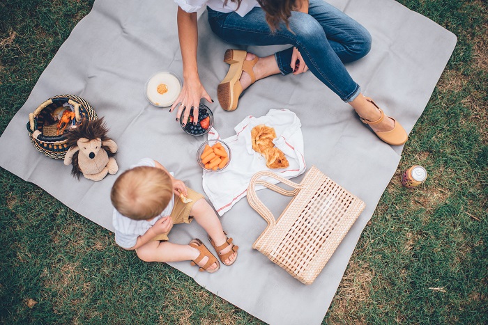 picnic-with-baby